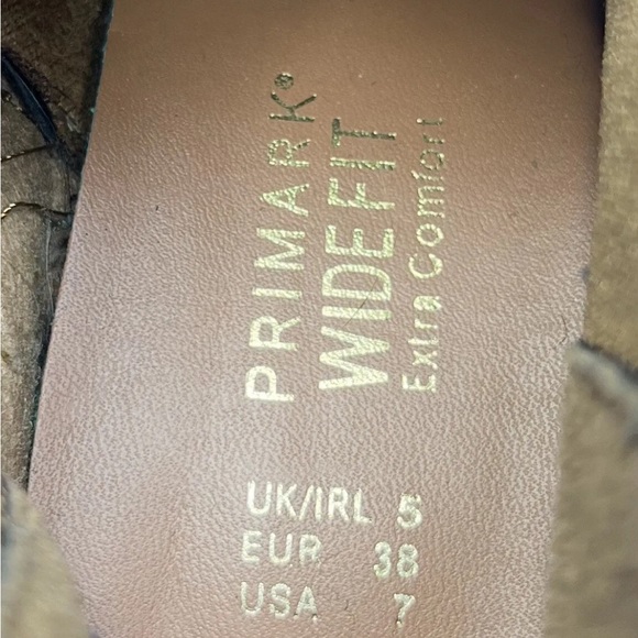 Primark Boots Women’s 7 Beige Ankle Wide Fit Chelsea Extra Comfort Heel - Picture 7 of 11